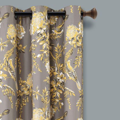 A pair of blackout curtains - Image 2