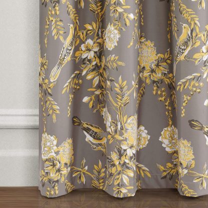 A pair of blackout curtains - Image 3