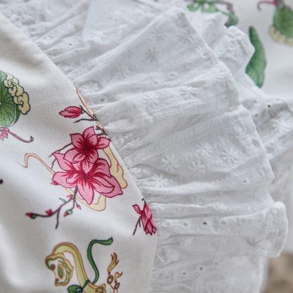 Country Elegance Vintage Floral Tassel Tablecloth - Image 4
