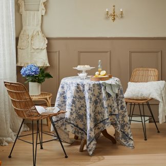 Elegant French tablecloth for cafe kitchen