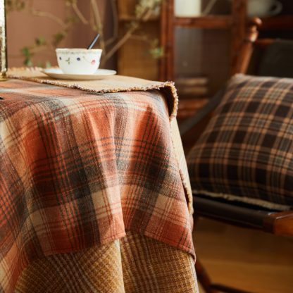 Elegant retro yellow and orange checkered tablecloth - Image 2