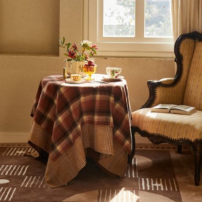 Elegant retro yellow and orange checkered tablecloth - Image 3