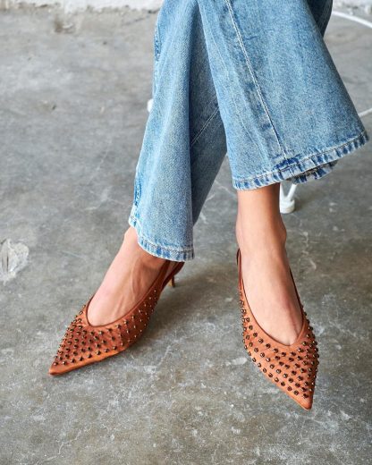 Fashionable pointed high heels - Image 2