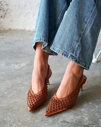 Fashionable pointed high heels - Image 4