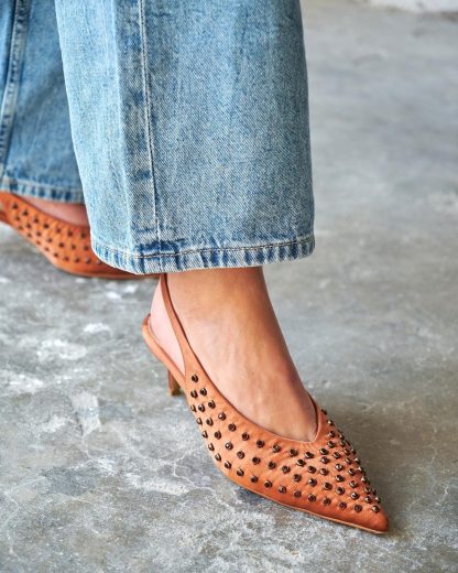 Fashionable pointed high heels - Image 3