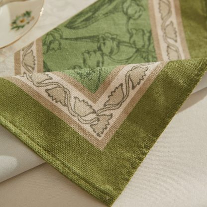 Green tablecloth for summer and spring weddings - Image 5