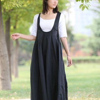 Loose black suspender skirt