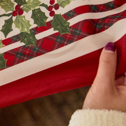 Red Christmas tablecloth with berry pattern for party - Image 3