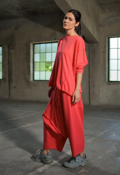 Simple and fashionable women's tops