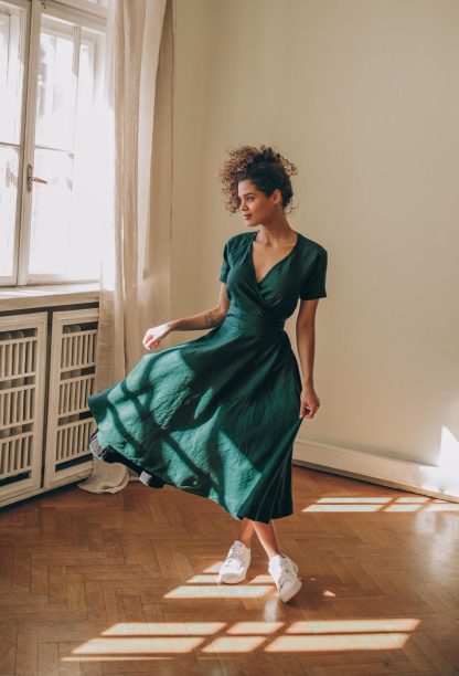 Simple dark green linen dress - Image 4