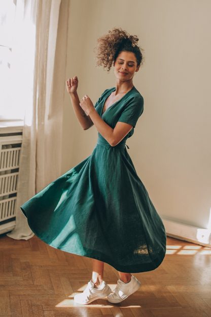 Simple dark green linen dress - Image 3