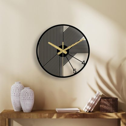 Simple striped metal wall clock - Image 2