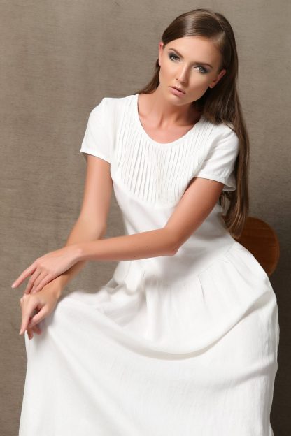Simple women's casual dress