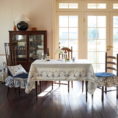 Handmade Elegant Blue and White Porcelain Flower Tablecloth