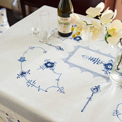 Handmade Elegant Blue and White Porcelain Flower Tablecloth - Image 4