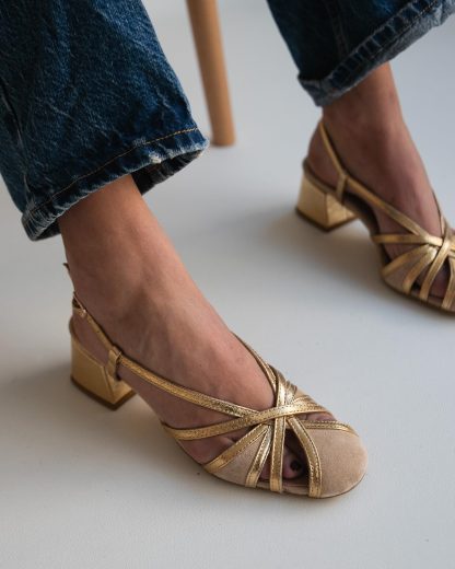 Women's gold low-heeled block heel sandals - Image 3