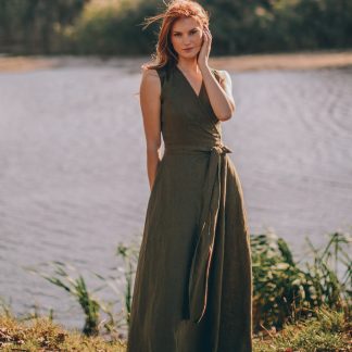 Women's sleeveless green long dress
