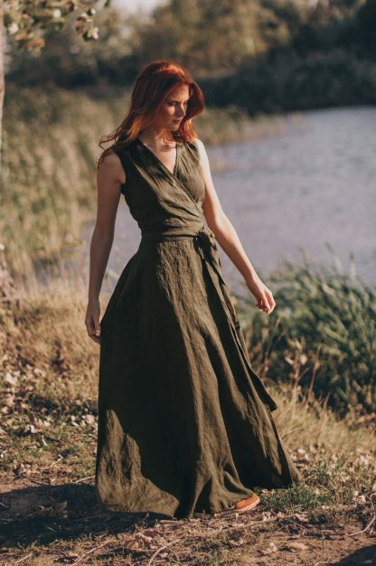 Women's sleeveless green long dress - Image 2