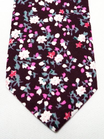 Dark purple and white floral tie - Image 4