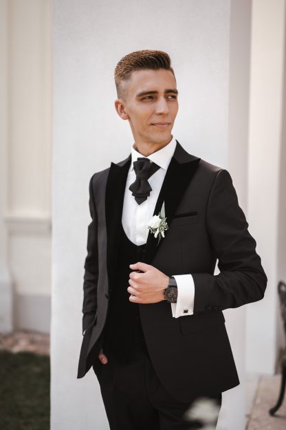 Elegant bow tie for men