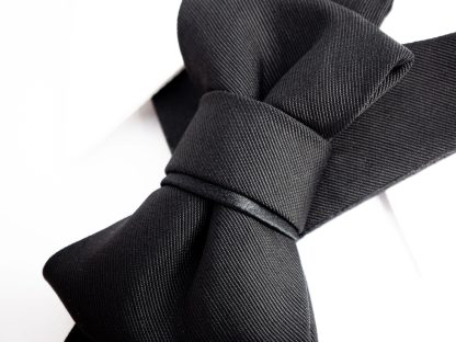 Elegant bow tie for men - Image 3