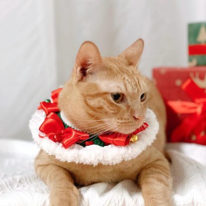 Cozy Christmas pet collar with red bow tie - Image 5