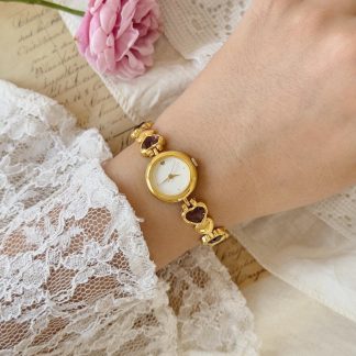 Fashionable and versatile women's watch