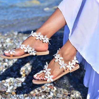 Bohemian Daisy Flower Strappy Flat Sandals for Women – Handmade Floral Gladiator Summer Sandals