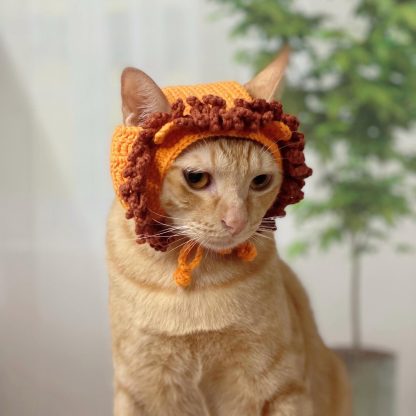 Cat with lion hat - Image 2