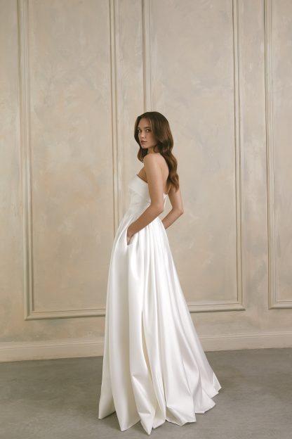 Simple front slit waist wedding dress - Image 5