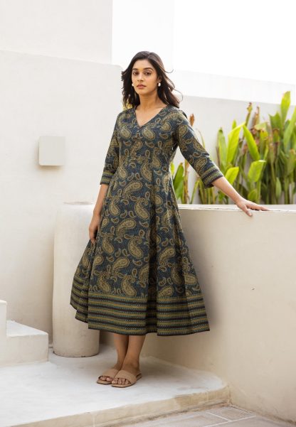 Retro pattern dress - Image 7
