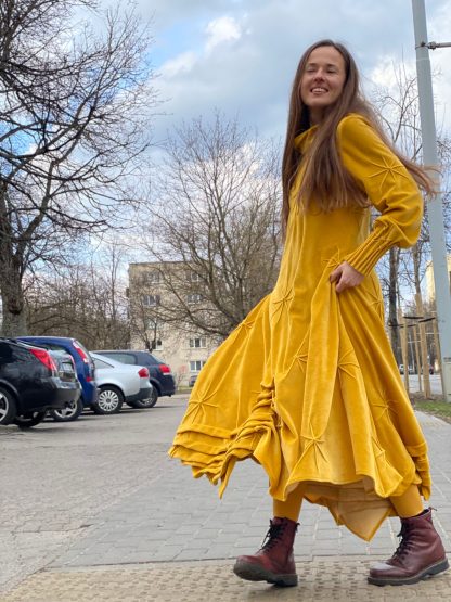Vintage style gold velvet dress - Image 3
