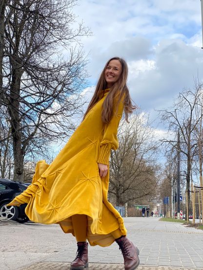 Vintage style gold velvet dress - Image 2