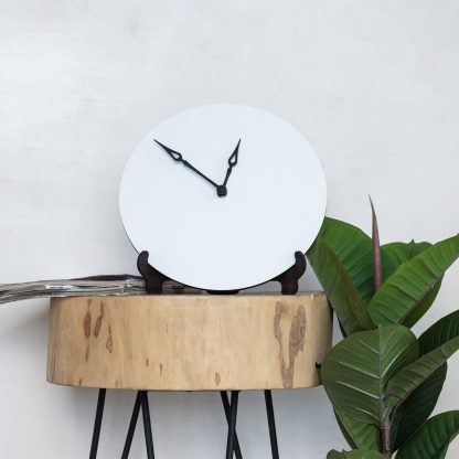 Simple white wall clock - Image 4
