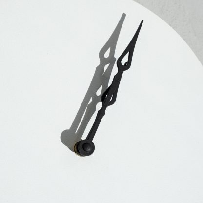 Simple white wall clock - Image 2