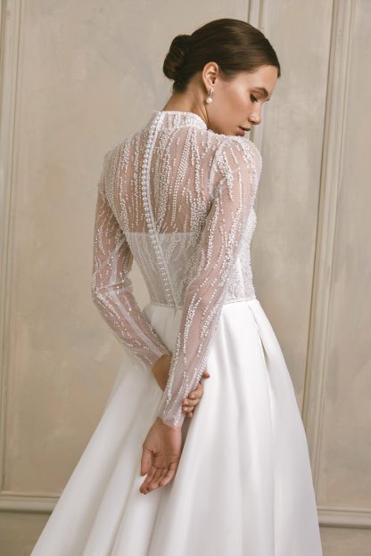 Elegant wedding dress - Image 5