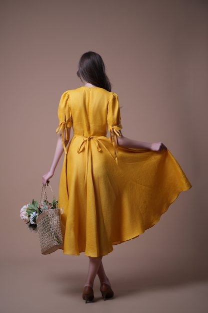 Retro Hepburn style yellow V-neck waist dress - Image 5