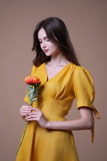 Retro Hepburn style yellow V-neck waist dress - Image 3