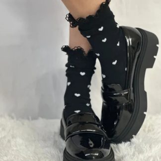 Sweet and cool heart lace pile socks
