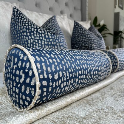 Polka dot cylindrical pillow - Image 7
