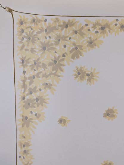Daisy print silk scarf - Image 3