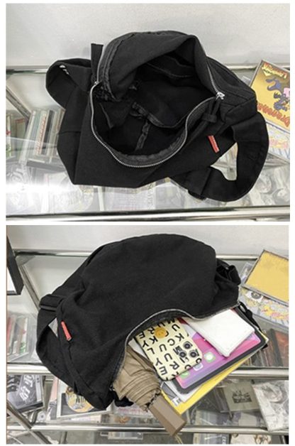 Trendy and functional black shoulder bag - Image 2