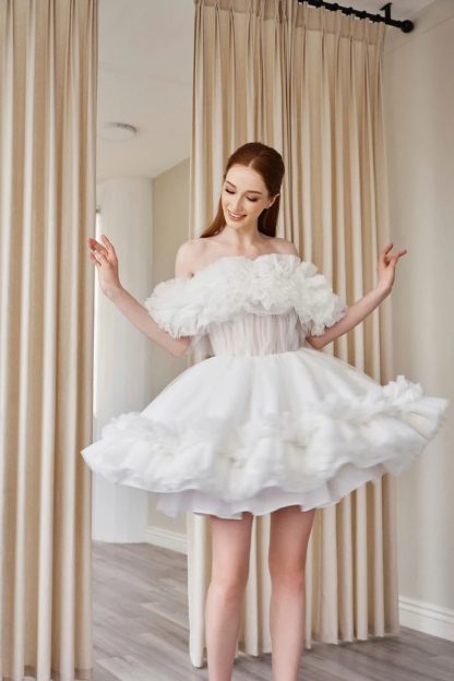 White one-shoulder short tutu skirt - Image 4