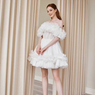 White one-shoulder short tutu skirt