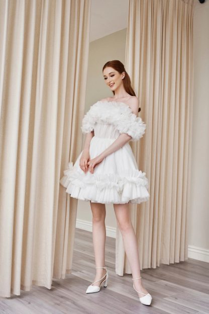 White one-shoulder short tutu skirt