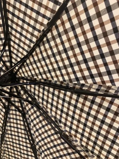 Classic checkered wooden handle umbrella - Image 2