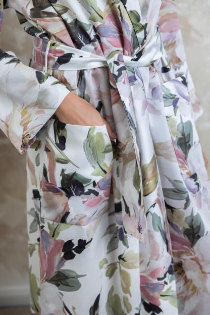 Romantic floral print robe - Image 4