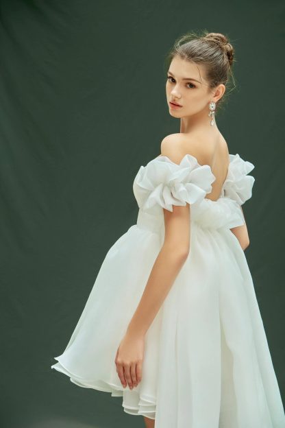 One-shoulder short dress with train - Image 3