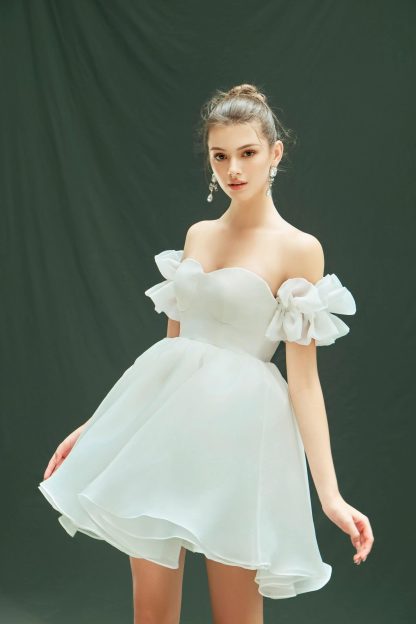 One-shoulder short dress with train - Image 2