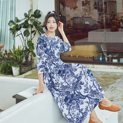 Blue and white vine print dress - Image 4